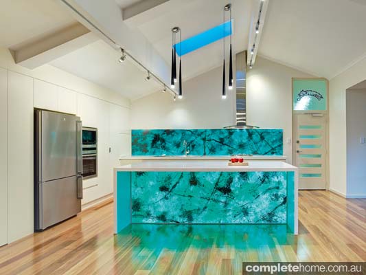 We love the acrylic couture malachite green splashbacks, which add intense colour and drama to the open kitchen.