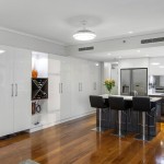 A slick U-shape kitchen design
