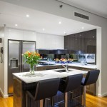 A slick U-shape kitchen design