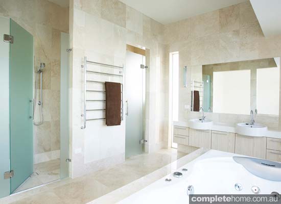 REAL BATHROOM: Traditional Californian bungalow - Completehome