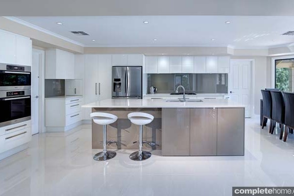 A sleek and contemporary kitchen design from Brilliant SA.
