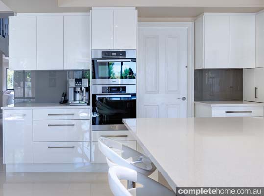 A contemporary kitchen design with fabulous flow A contemporary kitchen design with fabulous flow
