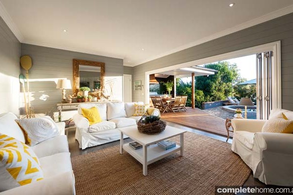 hamptons style rustic lounge