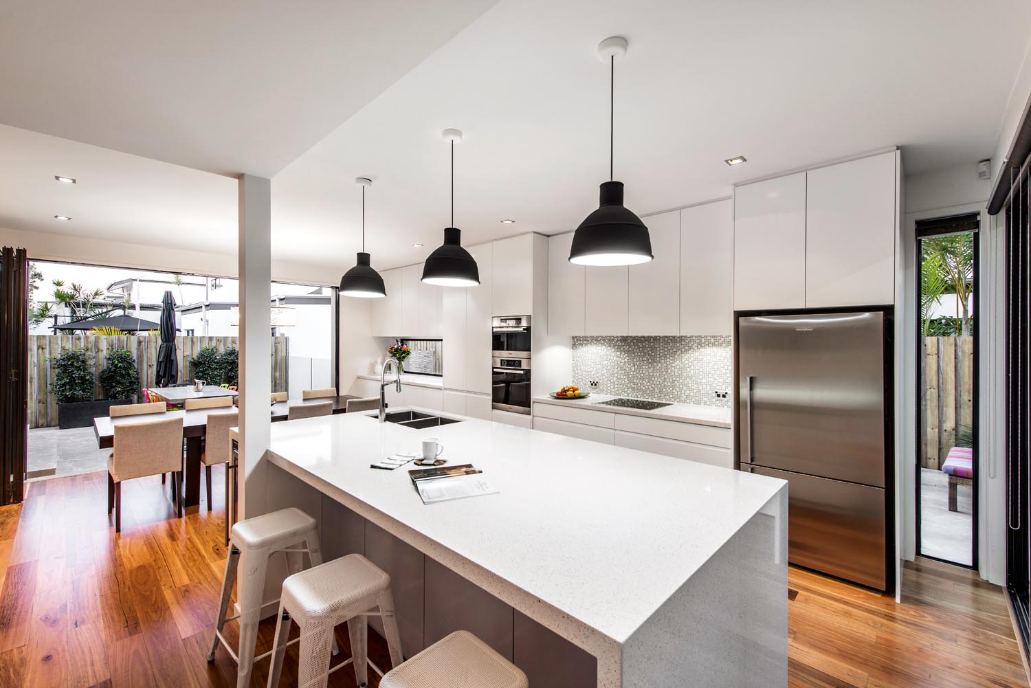 Light-filled modern kitchen design - Completehome