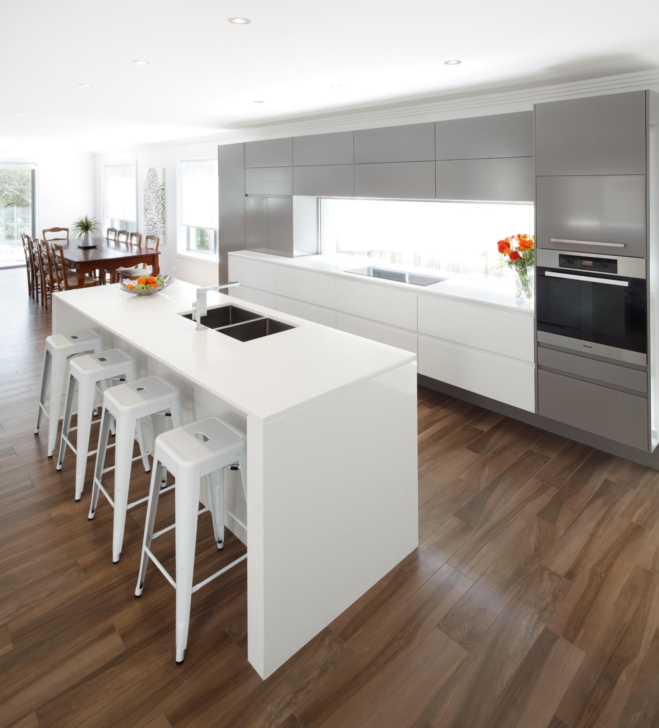 Sleek Modern Kitchen Completehome Sleek Modern Kitchen Completehome