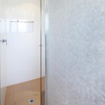 Gorgeous white bathroom with pearl tiles