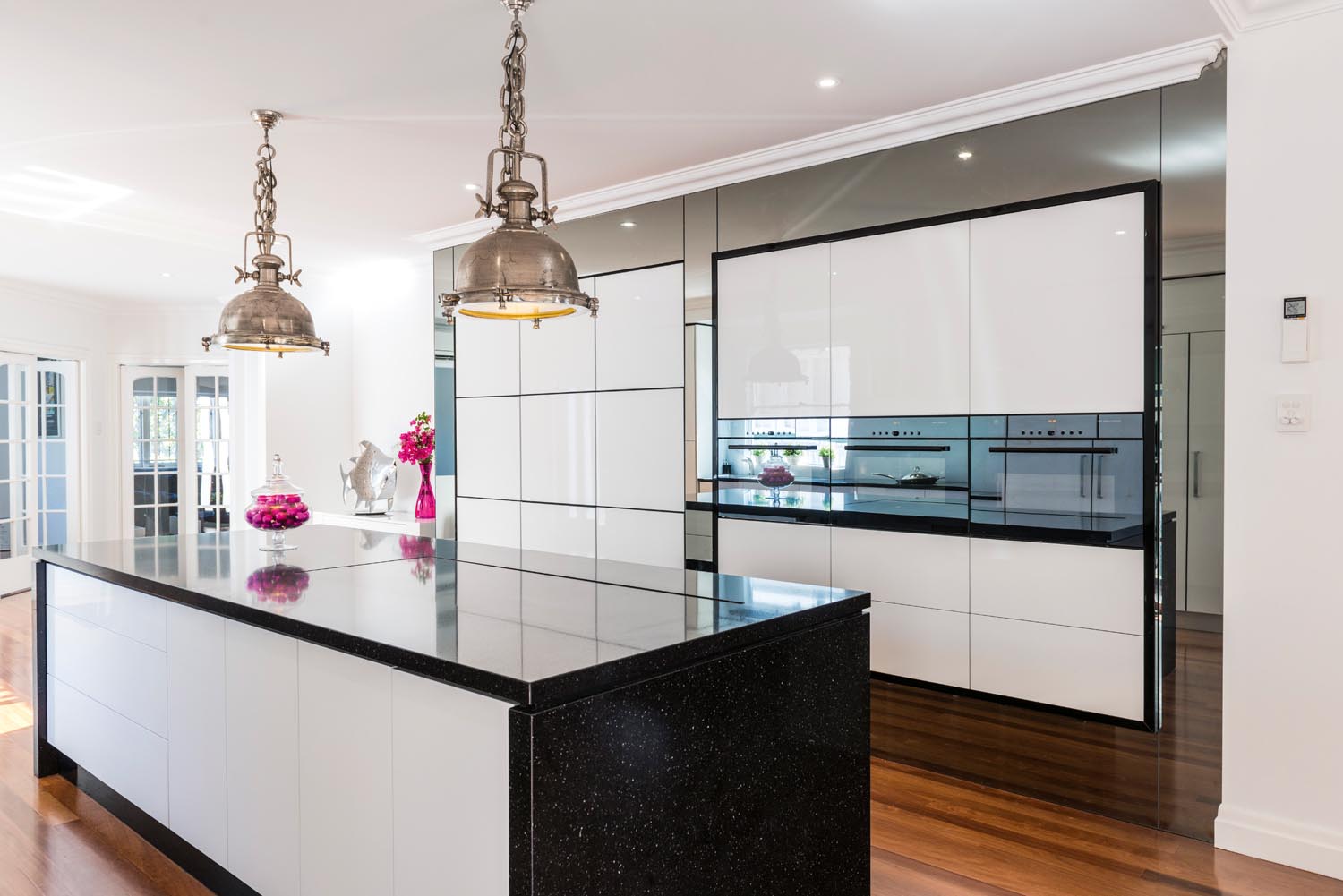 Pink, white and black kitchen design - Completehome