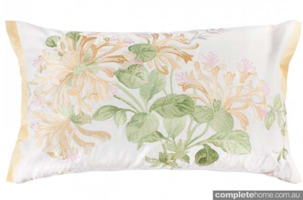 HONEYSUCKLE_EMBRIODERY_CUSHION
