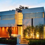 The simple design of the home meshes perfectly with the surrounding environment