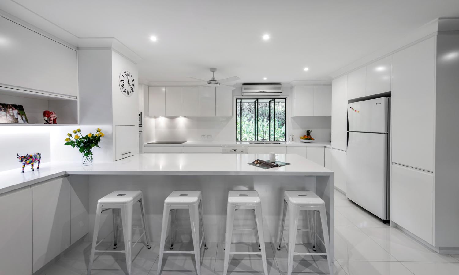 White on white: Minimalist kitchen design - Completehome