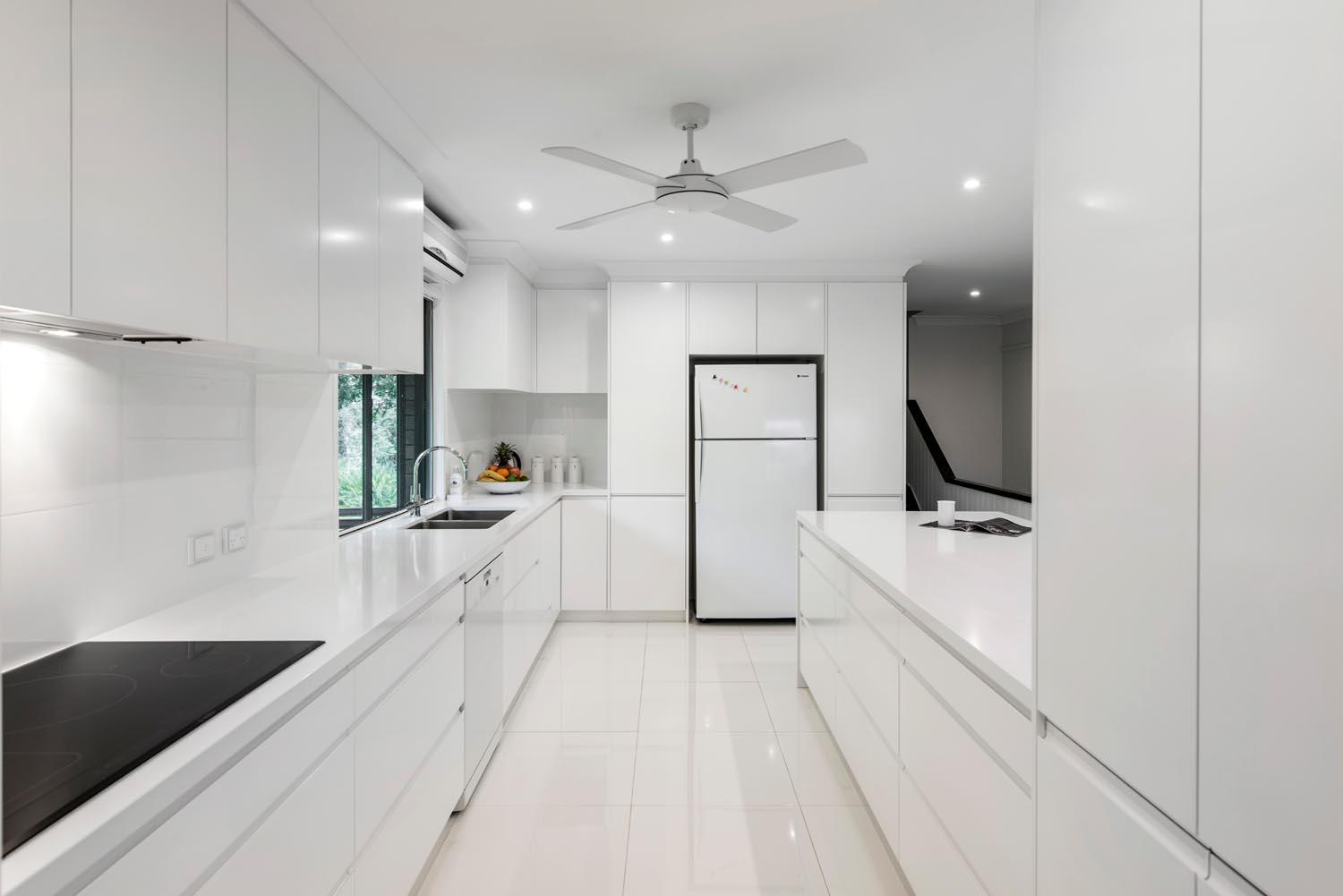 White on white: Minimalist kitchen design - Completehome