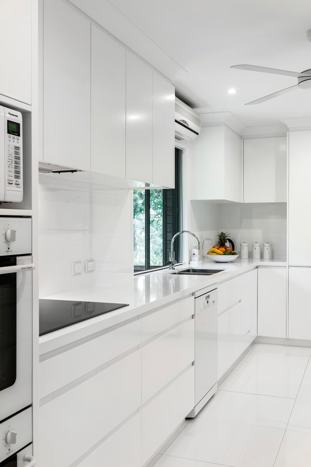 White on white: Minimalist kitchen design - Completehome