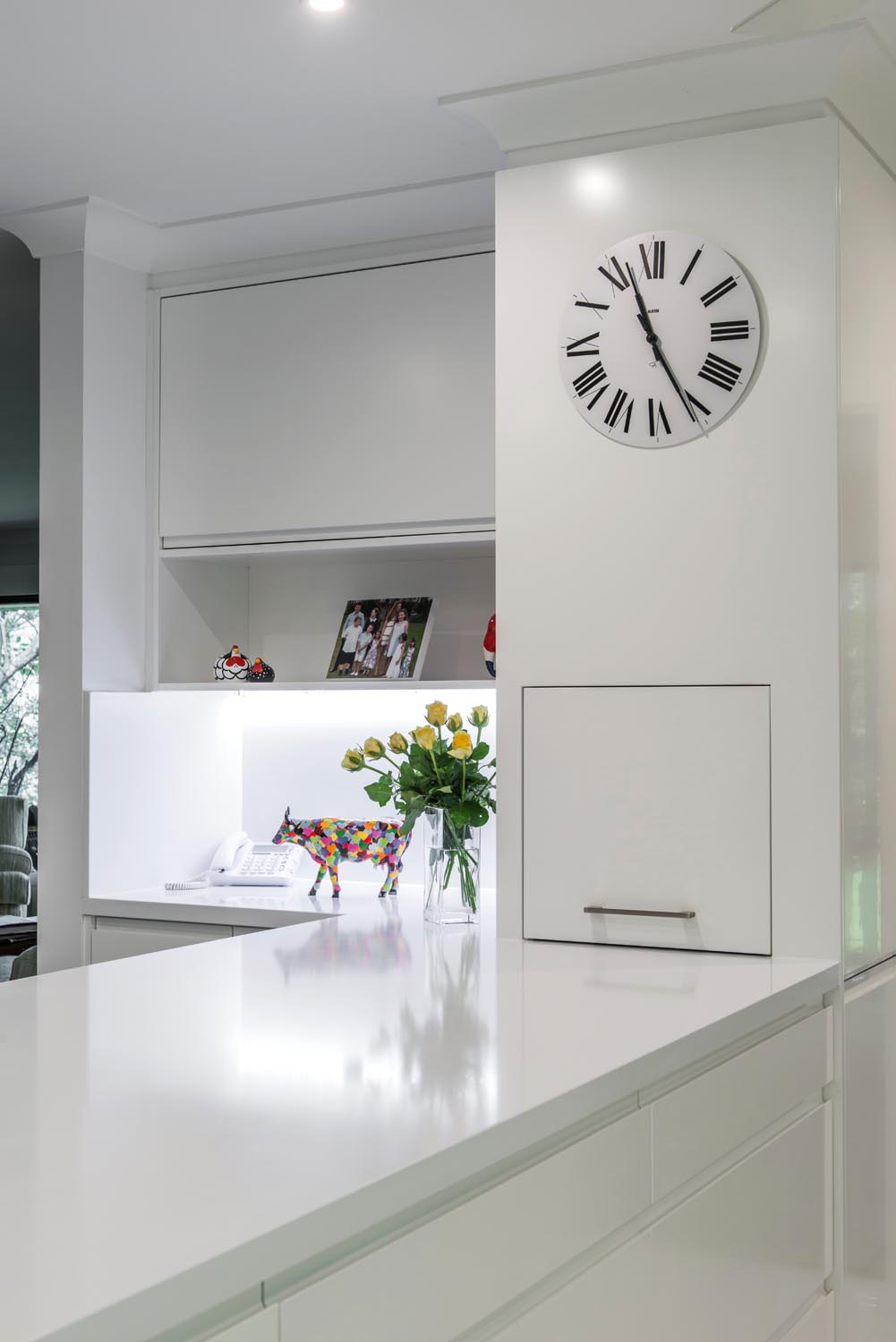 White on white: Minimalist kitchen design - Completehome