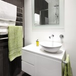 Deep Illusion: Natural-toned bathroom design