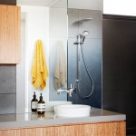Introduce colour into a neutral space through
bright accessories