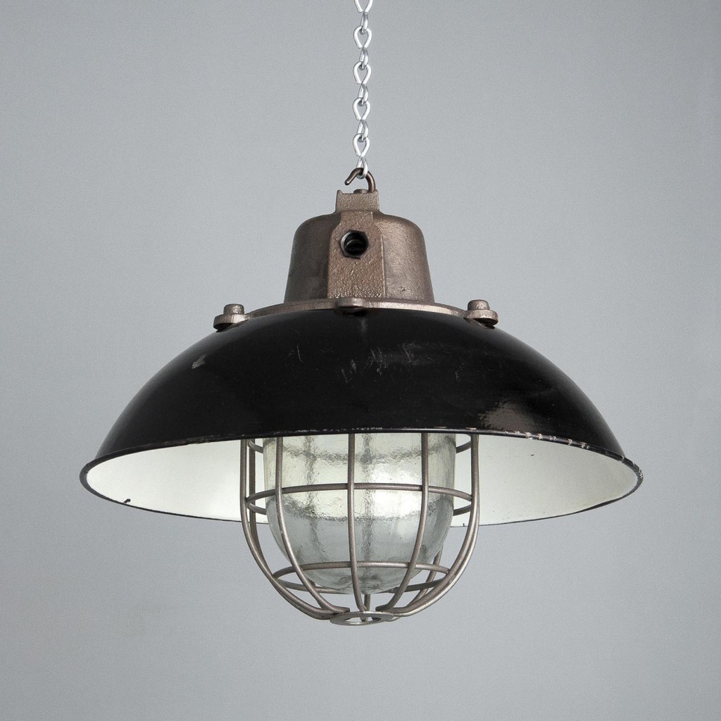 Skinflint_985012_IndustrialpendantlightingCirca196