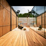 A courtyard can be sectioned off or opened up thanks to the track system