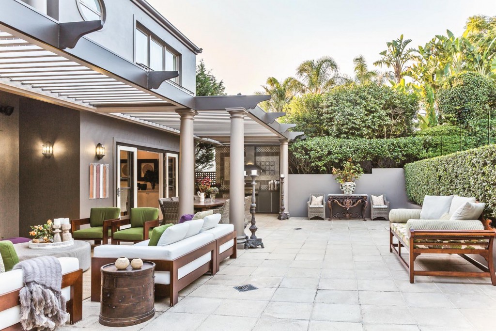 These luxurious furniture pieces certainly create that sought after indoor/outdoor feeling