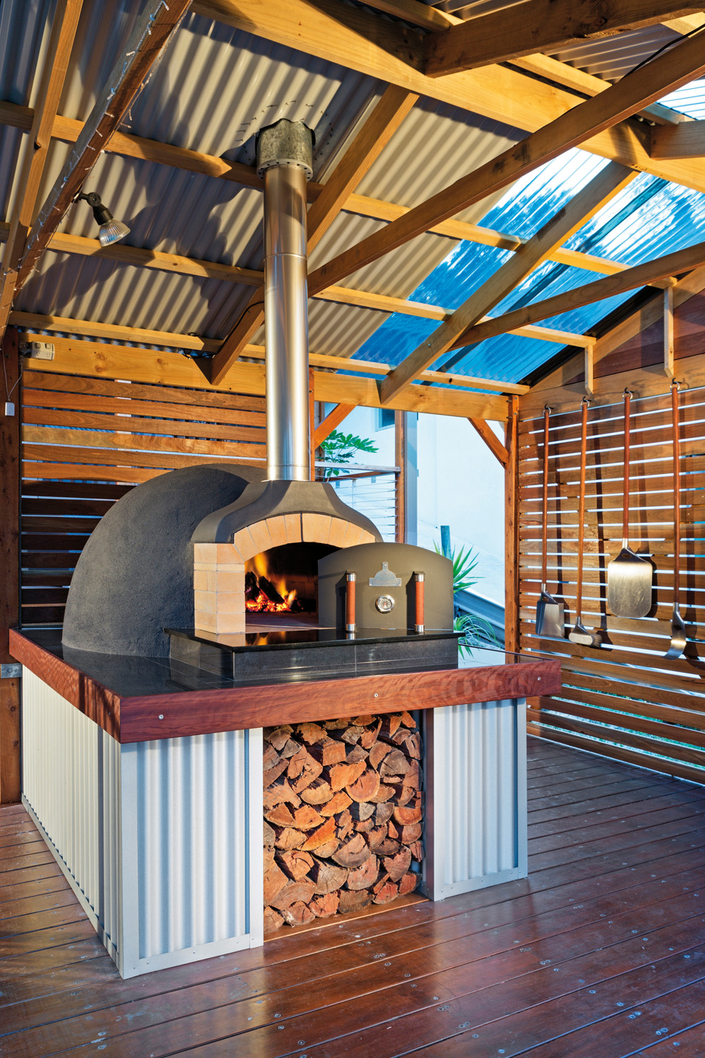 Cooking Capers A Look At Outdoor Kitchens Completehome