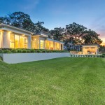 All retaining walls  are masonry with a smooth  render finish. The retaining  walls complement the home  while not impeding the views