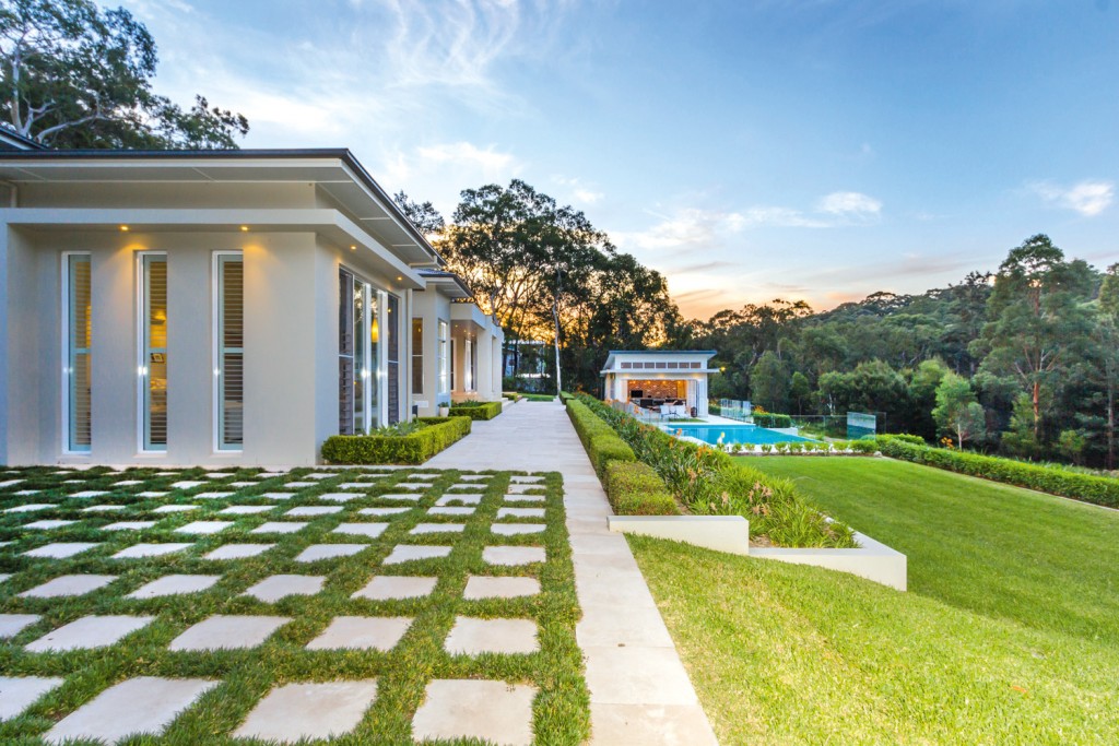 The swimming pool cabana acts as separate accommodation for weekend drop-ins by family and friends and also as an extension to the pool area for sunny afternoons