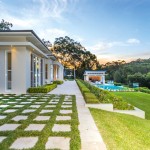 The swimming pool cabana acts as separate accommodation for weekend drop-ins by family and friends and also as an extension to the pool area for sunny afternoons