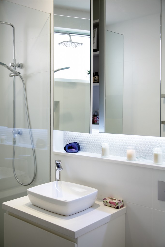 Modern simplicity: bathroom design