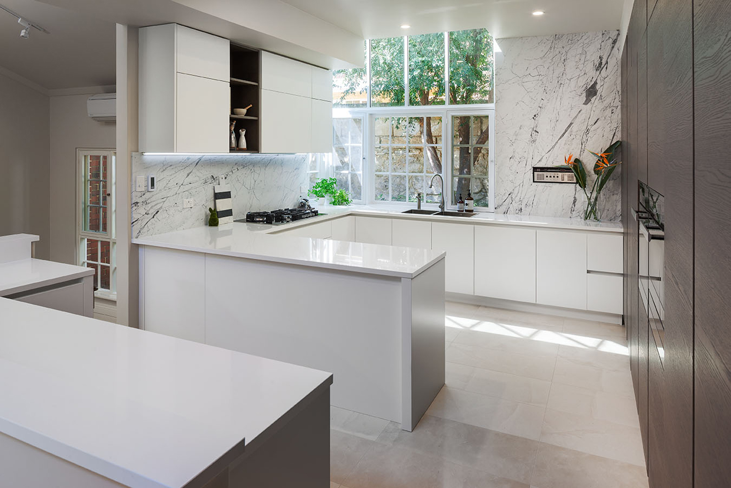 Light and bright: a modern kitchen - Completehome